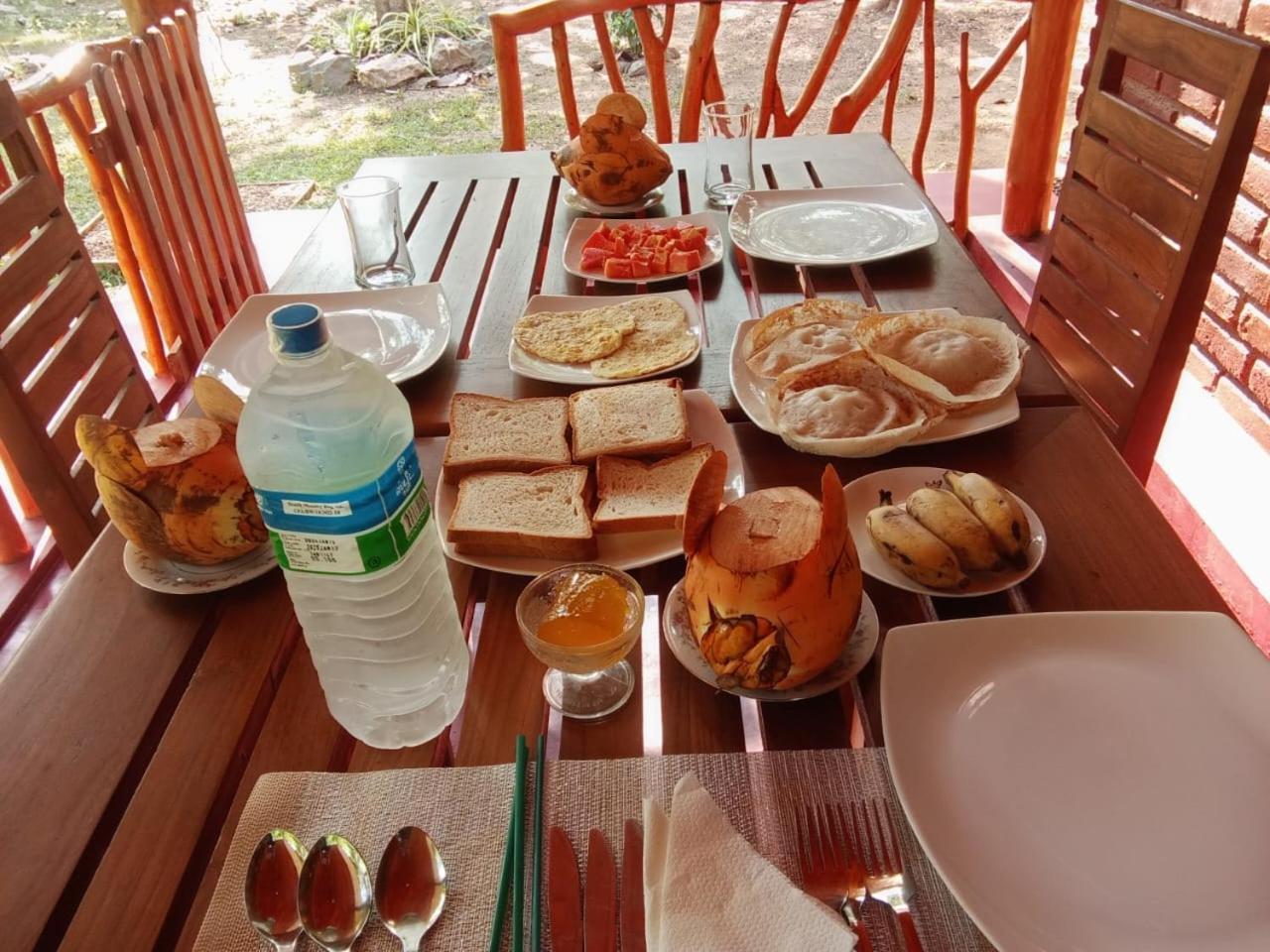 Thought Blooming Hotel Udawalawe Buitenkant foto